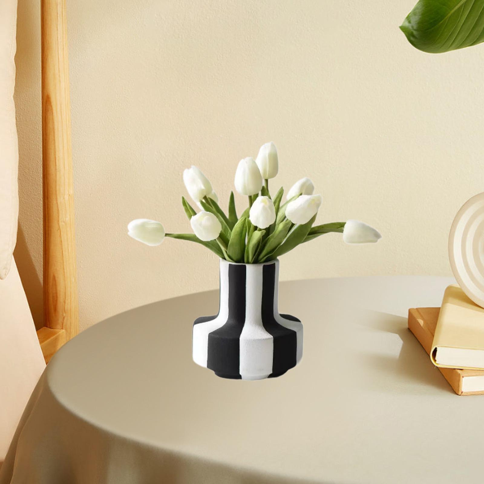 Elegancki czarno-biały wazon w – Desk Setup Minimalist recenzja i cena